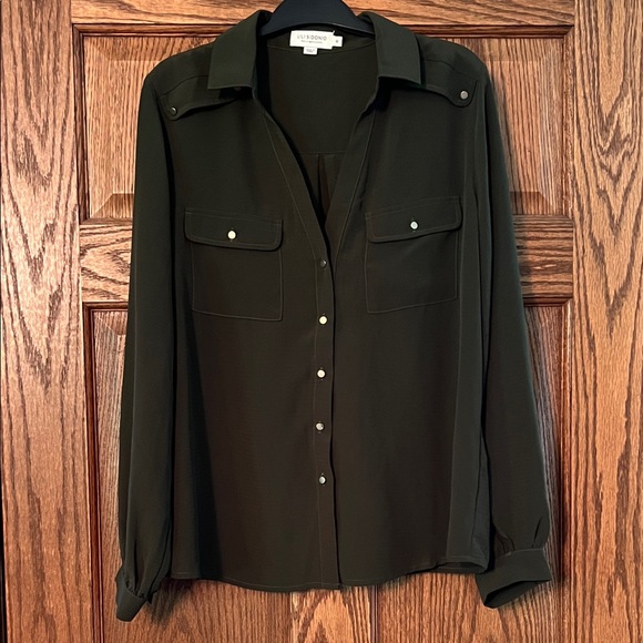 Lili Sidonio Women's Dark Green Button-Down Shirt - Picture 2 of 5